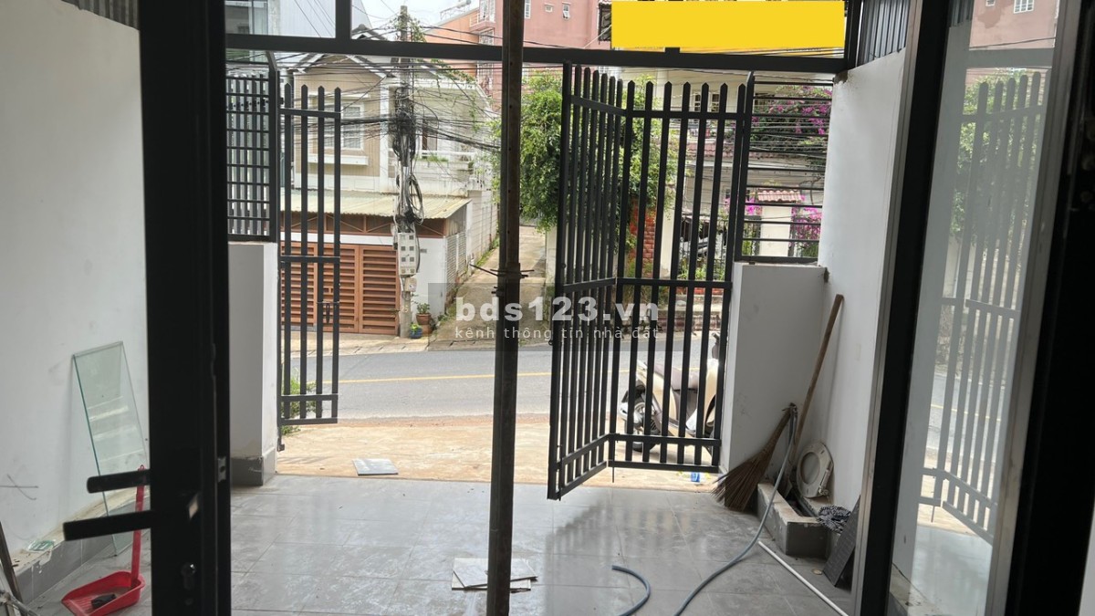 Cho thuê nhà mặt tiền Đà Lạt, đường ô tô rộng rãi Hà Huy Tập, nhà trống 3PN 15TR, LH 0888.113.882