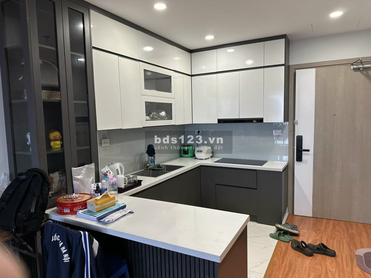 Cho thuê căn hộ 1PN+1 full nội thất đẹp, View bể bơi thoáng đãng giá 8tr rẻ nhất Vinhomes Smart City