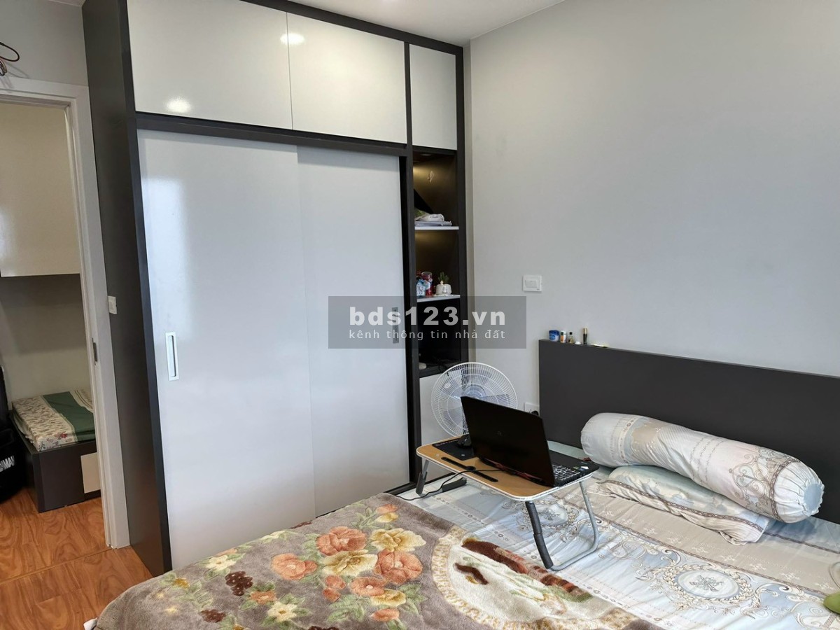 Cho thuê căn hộ 1PN+1 full nội thất đẹp, View bể bơi thoáng đãng giá 8tr rẻ nhất Vinhomes Smart City