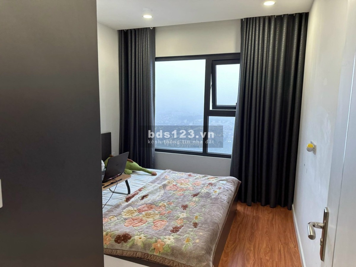 Cho thuê căn hộ 1PN+1 full nội thất đẹp, View bể bơi thoáng đãng giá 8tr rẻ nhất Vinhomes Smart City