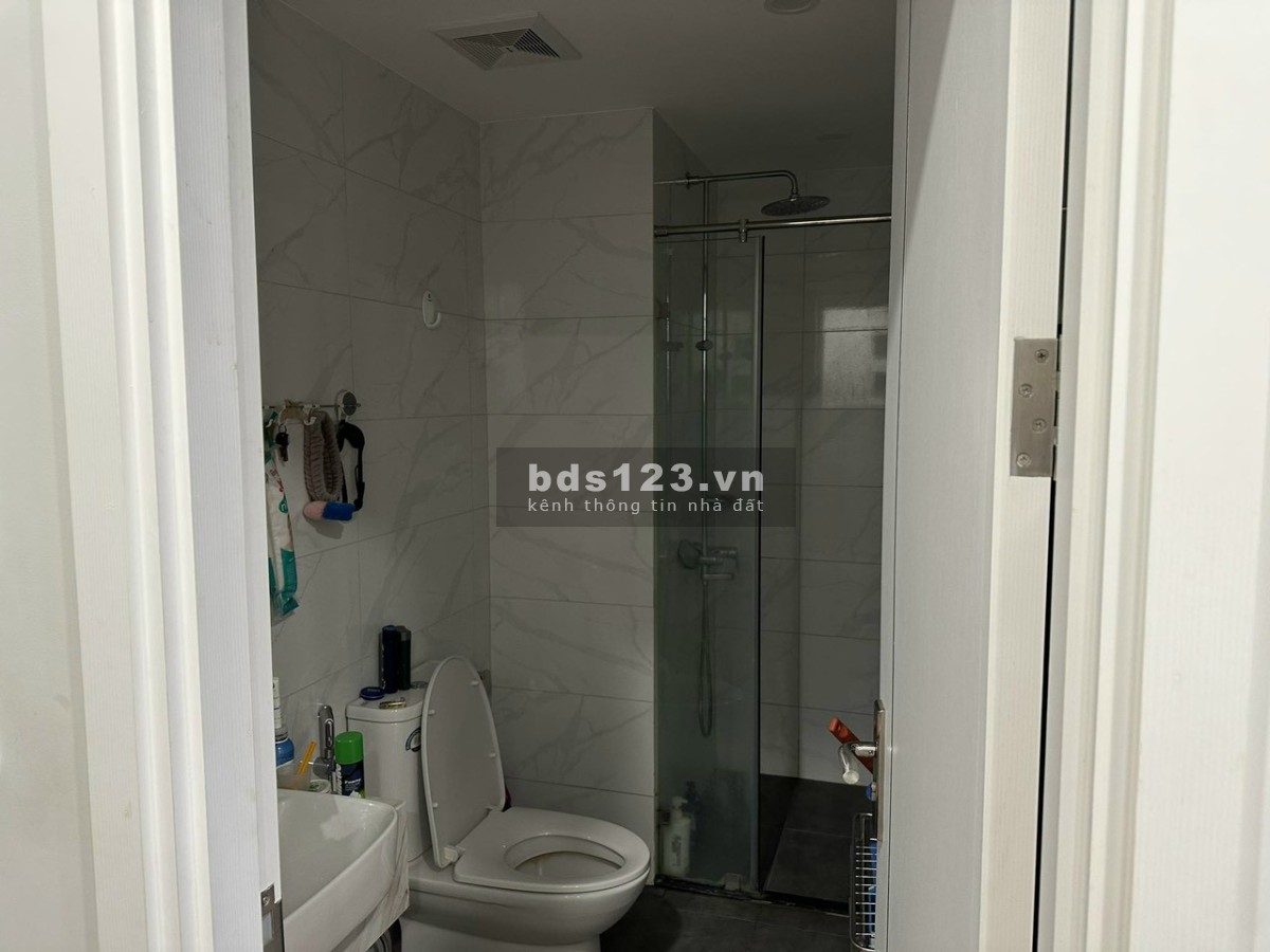 Cho thuê căn hộ 1PN+1 full nội thất đẹp, View bể bơi thoáng đãng giá 8tr rẻ nhất Vinhomes Smart City