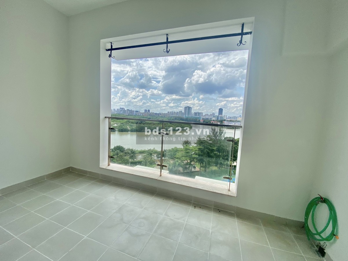 Siêu phẩm view sông - duplex Riverside Residence - 257m2 - 4PN - 5WC - 2 tầng. 50tr/th