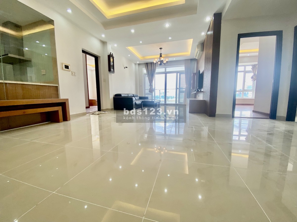 Siêu phẩm view sông - duplex Riverside Residence - 257m2 - 4PN - 5WC - 2 tầng. 50tr/th