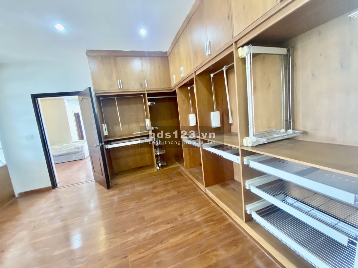 Siêu phẩm view sông - duplex Riverside Residence - 257m2 - 4PN - 5WC - 2 tầng. 50tr/th
