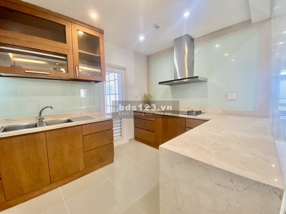 Siêu phẩm view sông - duplex Riverside Residence - 257m2 - 4PN - 5WC - 2 tầng. 50tr/th