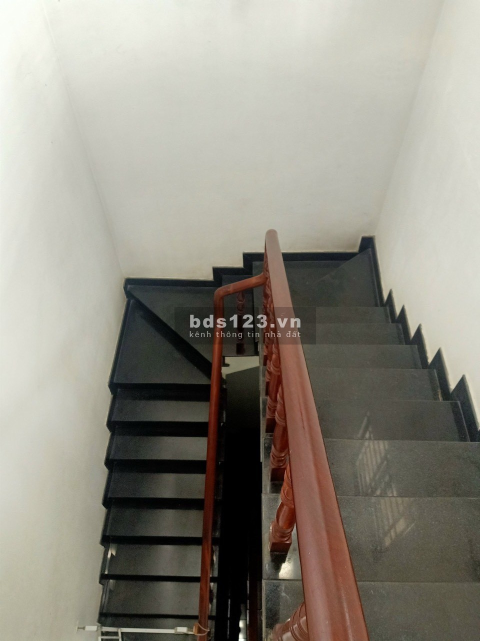 Nhà mặt tiền đường lớn, kinh doanh đa ngành nghề, 1 trệt 3 lầu, 5pn 3wc