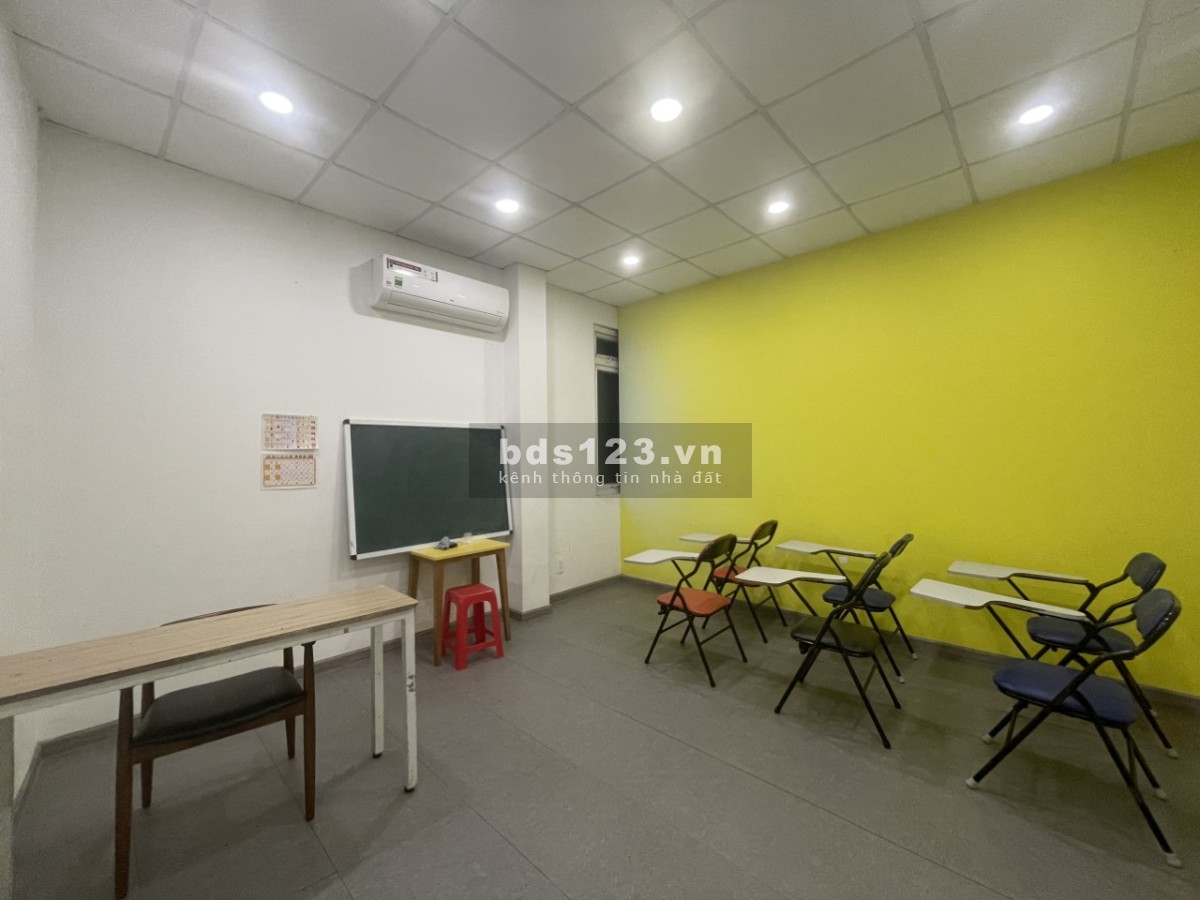 Sang trung tâm dạy học ngay làng ĐH Thủ Đức. DTSD 525m2, 12 phòng, khu sinh viên đông đúc.