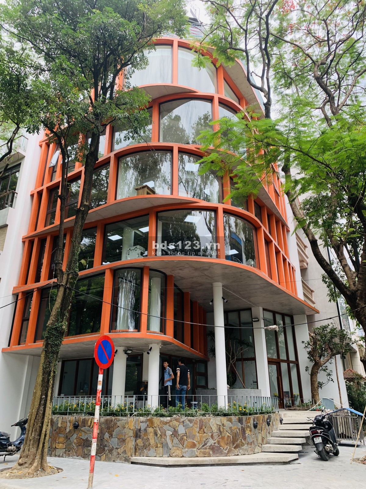 Chính chủ cho thuê cafe tầng 1 và văn phòng tầng 4,5,6