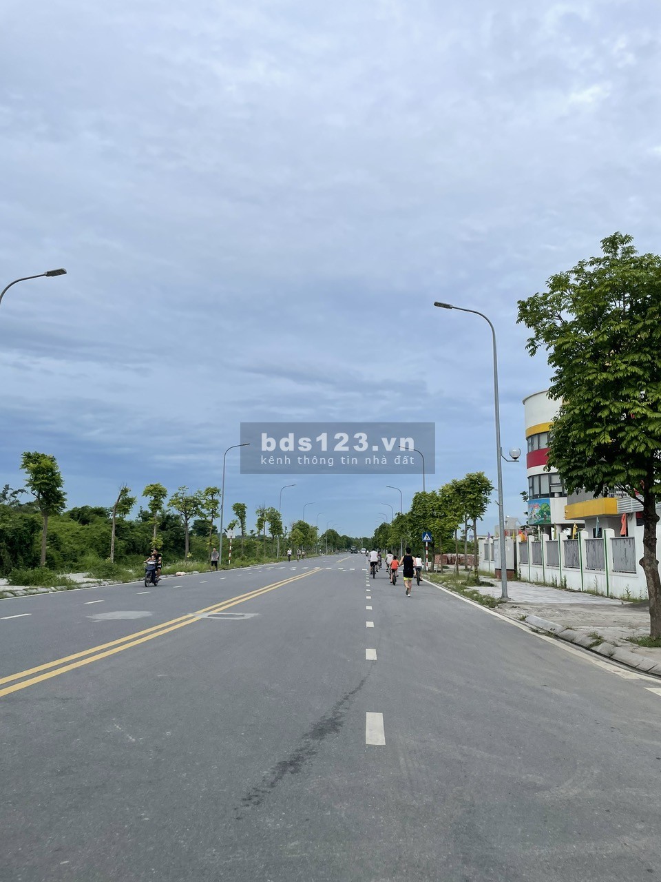 Bán nhanh 75M2 đất đấu giá vỉa hè 2M gần cầu Vĩnh Tuy giá 10 tỷ có TL