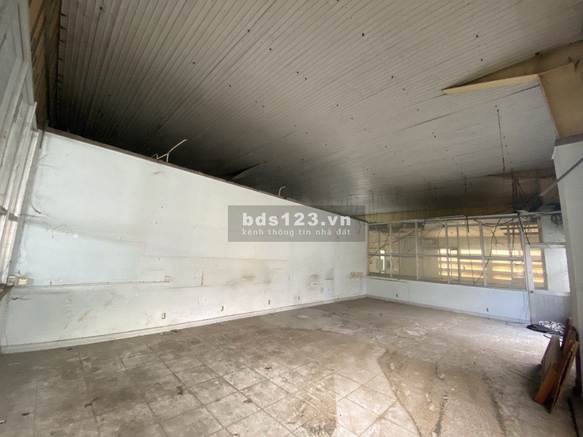 Kho sân bay 2000m2 ( có cắt lẻ ). Đa ngành nghề: lưu kho thực phẩm, mỹ phẩm, Vp ...