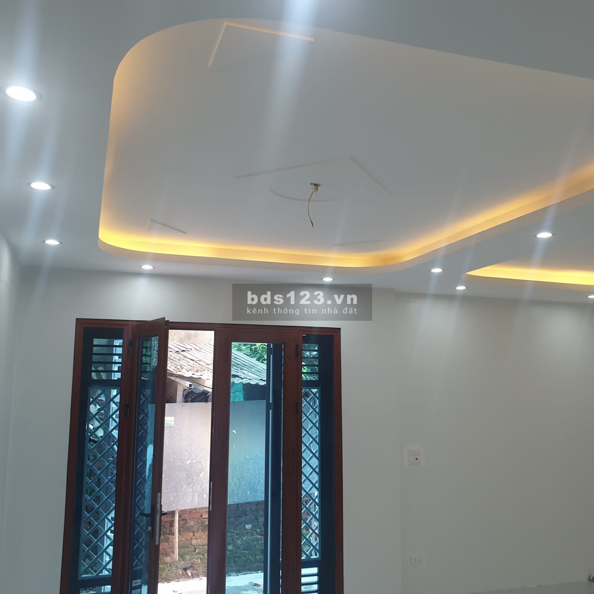 2 tỷ 220 khẩu Hà Nội.- Diện tích: 43m2 - MT: 6m - Dài 7m - Liên hệ 24/24: 0963-834-581