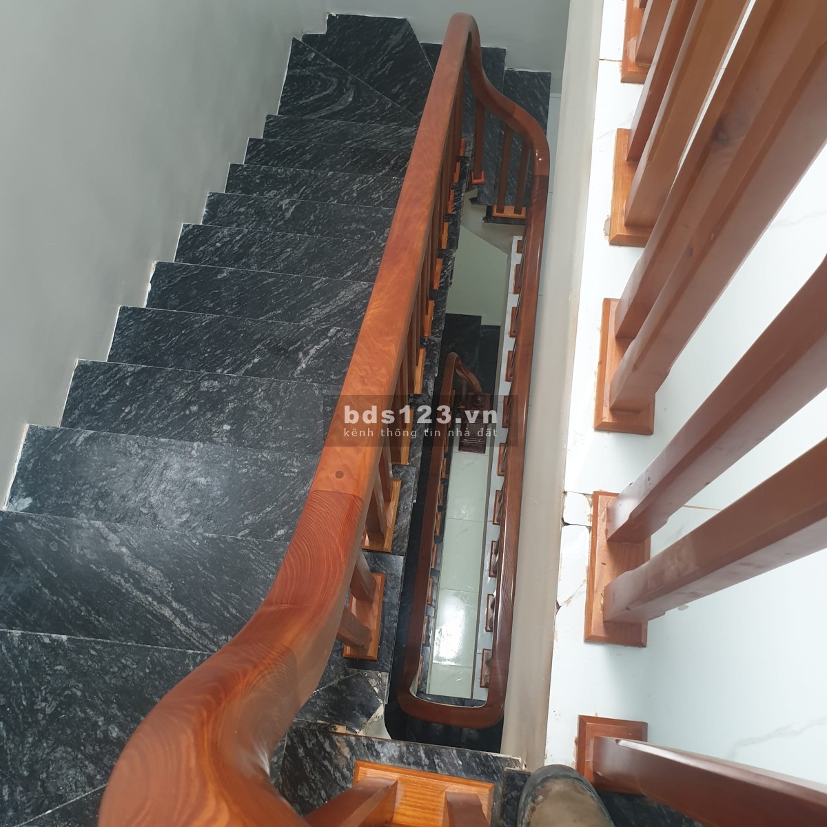 2 tỷ 220 khẩu Hà Nội.- Diện tích: 43m2 - MT: 6m - Dài 7m - Liên hệ 24/24: 0963-834-581