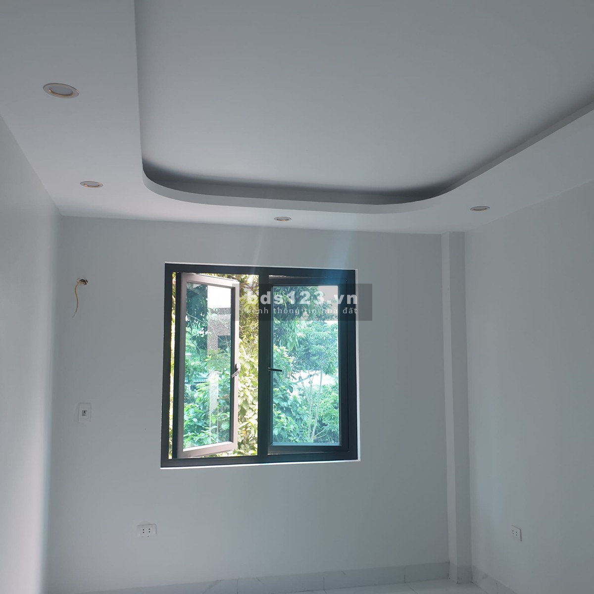 2 tỷ 220 khẩu Hà Nội.- Diện tích: 43m2 - MT: 6m - Dài 7m - Liên hệ 24/24: 0963-834-581