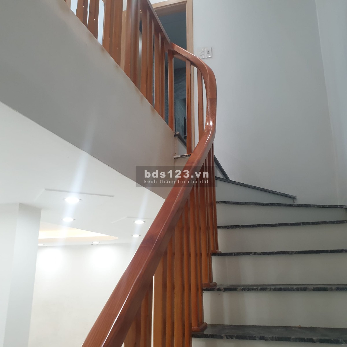 2 tỷ 220 khẩu Hà Nội.- Diện tích: 43m2 - MT: 6m - Dài 7m - Liên hệ 24/24: 0963-834-581