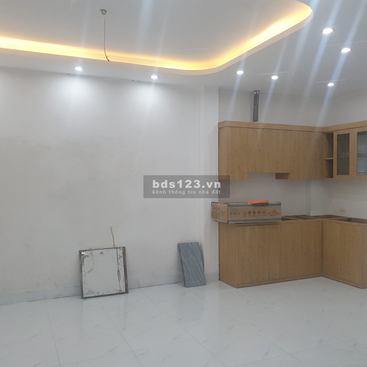 2 tỷ 220 khẩu Hà Nội.- Diện tích: 43m2 - MT: 6m - Dài 7m - Liên hệ 24/24: 0963-834-581