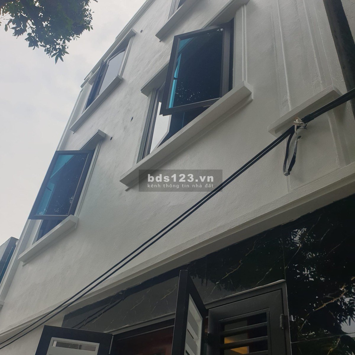 2 tỷ 220 khẩu Hà Nội.- Diện tích: 43m2 - MT: 6m - Dài 7m - Liên hệ 24/24: 0963-834-581