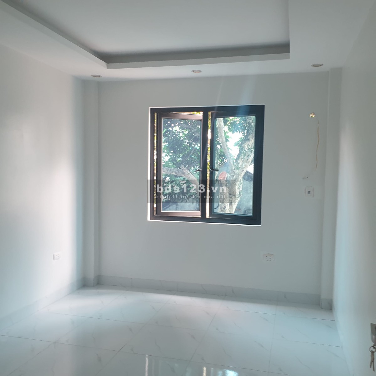 2 tỷ 220 khẩu Hà Nội.- Diện tích: 43m2 - MT: 6m - Dài 7m - Liên hệ 24/24: 0963-834-581