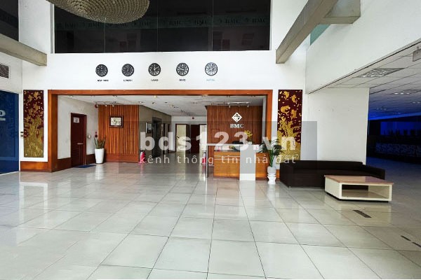 Văn Phòng 300m2 Trệt, MT Võ Văn Kiệt, Ngay Trung Tâm Q1