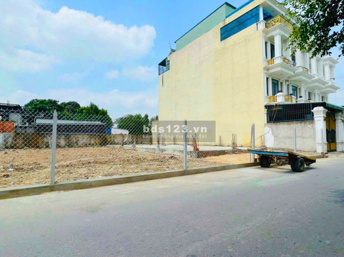 Chính chủ cần bán lô 150m2 đất QL13, trung tâm hành chính giá chỉ 490tr.