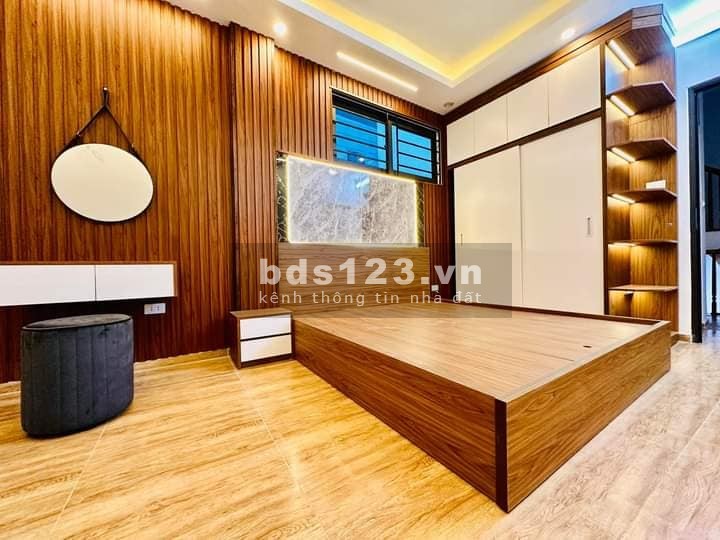 Bán Nhà Gần Đường Đông Thiên, Hoàng Mai 31m, 5 tầng, mt 3.2m, giá 4.55 tỷ.