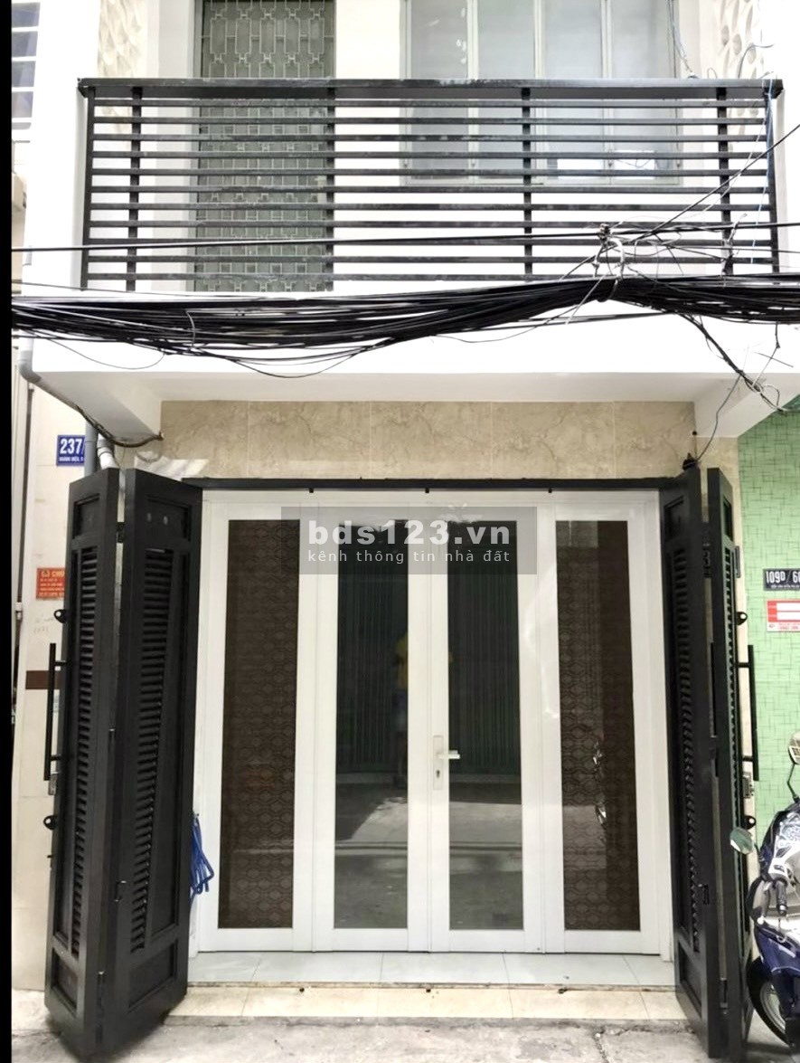 Bán nhà 2 lầu hẻm xe hơi Hoàng Diệu P8 Q4 nhà trống giao ngay