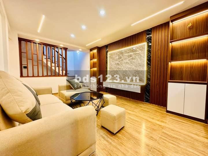 Bán Nhà Gần Đường Đông Thiên, Hoàng Mai 31m, 5 tầng, mt 3.2m, giá 4.55 tỷ.