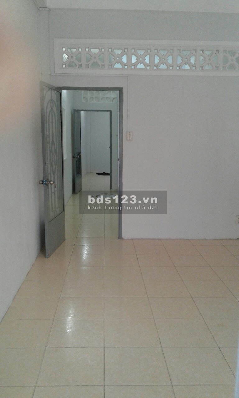 Bán nhà 2 lầu hẻm xe hơi Hoàng Diệu P8 Q4 nhà trống giao ngay