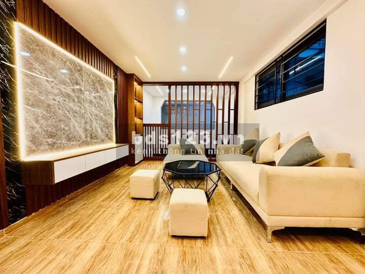 Bán Nhà Gần Đường Đông Thiên, Hoàng Mai 31m, 5 tầng, mt 3.2m, giá 4.55 tỷ.