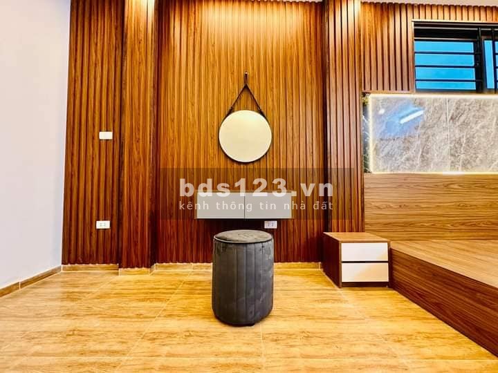 Bán Nhà Gần Đường Đông Thiên, Hoàng Mai 31m, 5 tầng, mt 3.2m, giá 4.55 tỷ.