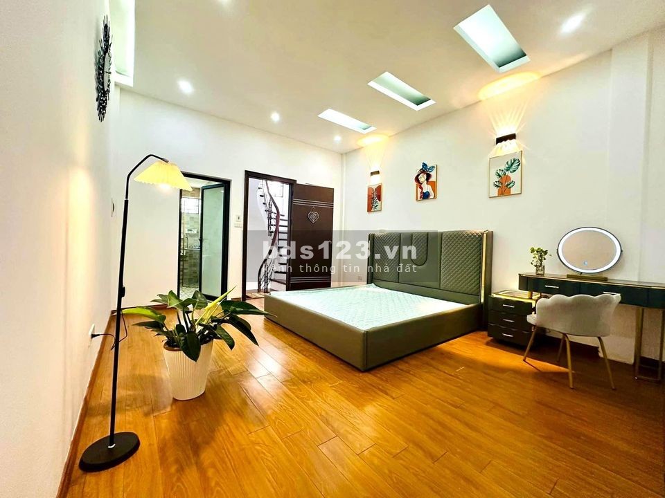 Chủ cần bán gấp Lạc Long Quân Tây Hồ 36m2 5.9 tỷ nhà mới xây full nội thất
