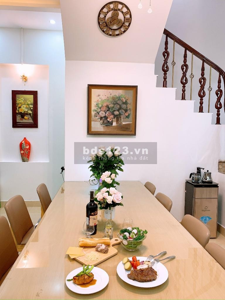 Bát Khối vị trí đắt địa, gara ô tô, 97M2 - 12.5 tỷ