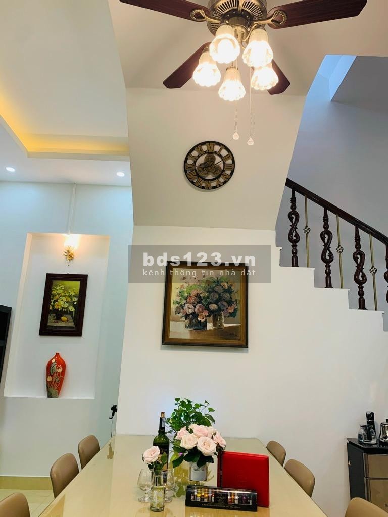 Bát Khối vị trí đắt địa, gara ô tô, 97M2 - 12.5 tỷ
