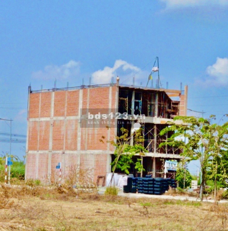 Đang kẹt tiền kinh doanh cần bán gấp lô đất ngay KDC Đức Hòa Đông, 90m2, SHR