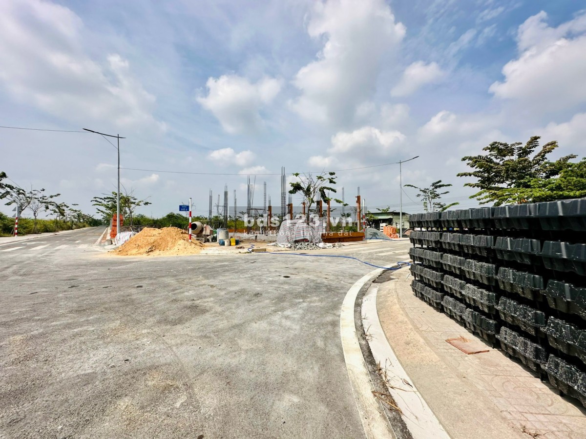 Đang kẹt tiền kinh doanh cần bán gấp lô đất ngay KDC Đức Hòa Đông, 90m2, SHR