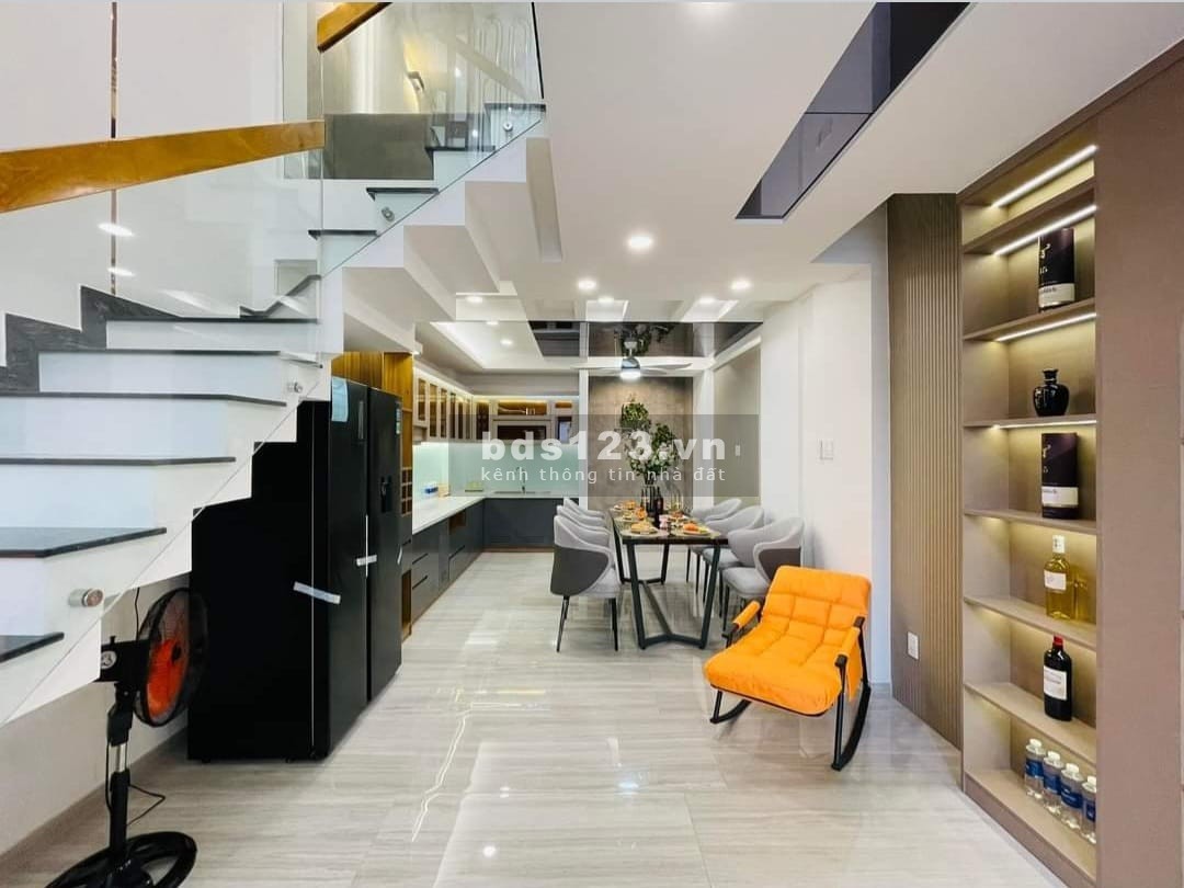 PHÂN LÔ VIP - HOÀNG TRỌNG MẬU - 7 CHỖ VÀO NHÀ - 2 MẶT THOÁNG – 84M2 – 8.5 TỶ