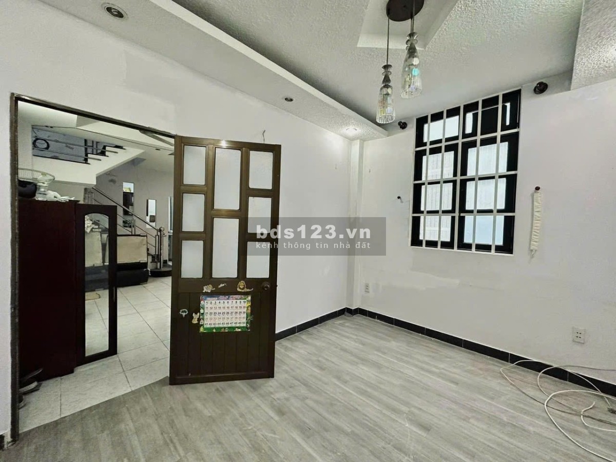 Bán nhà Hoàng Hoa Thám, Phú Nhuận, 43M, 2 tầng, mặt tiền 11M, 3PN 3WC, 5.5 tỷ