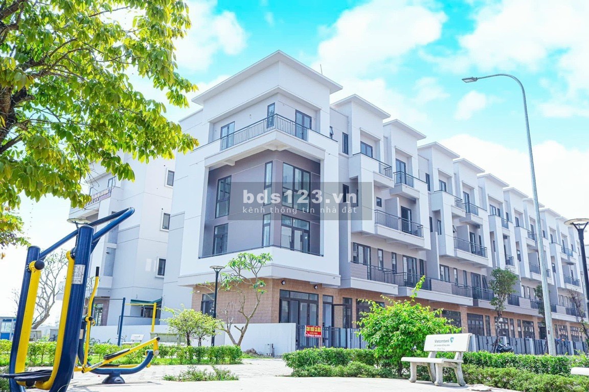 Đầu tư ngay!nhà phố 4 tầng kinh doanh, cho thuê được ngay, giá hơn 4 tỷ. LH0981982683