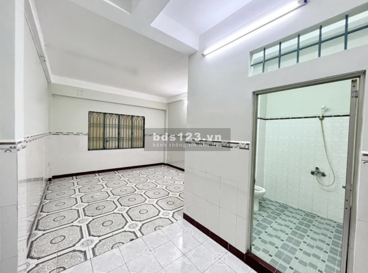 Còn trống 1 phòng 35m2 có bếp toilet, giờ giấc tự do, gần BX Quận 8 - LH: 0933862860 Sương