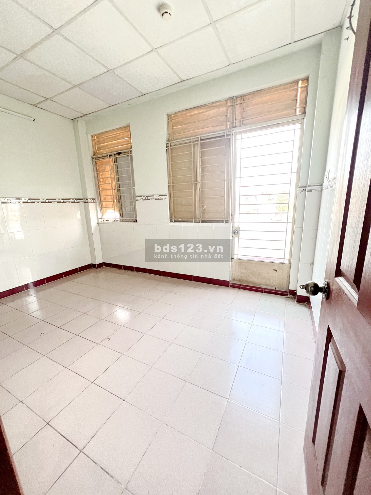 Còn trống 1 phòng 35m2 có bếp toilet, giờ giấc tự do, gần BX Quận 8 - LH: 0933862860 Sương