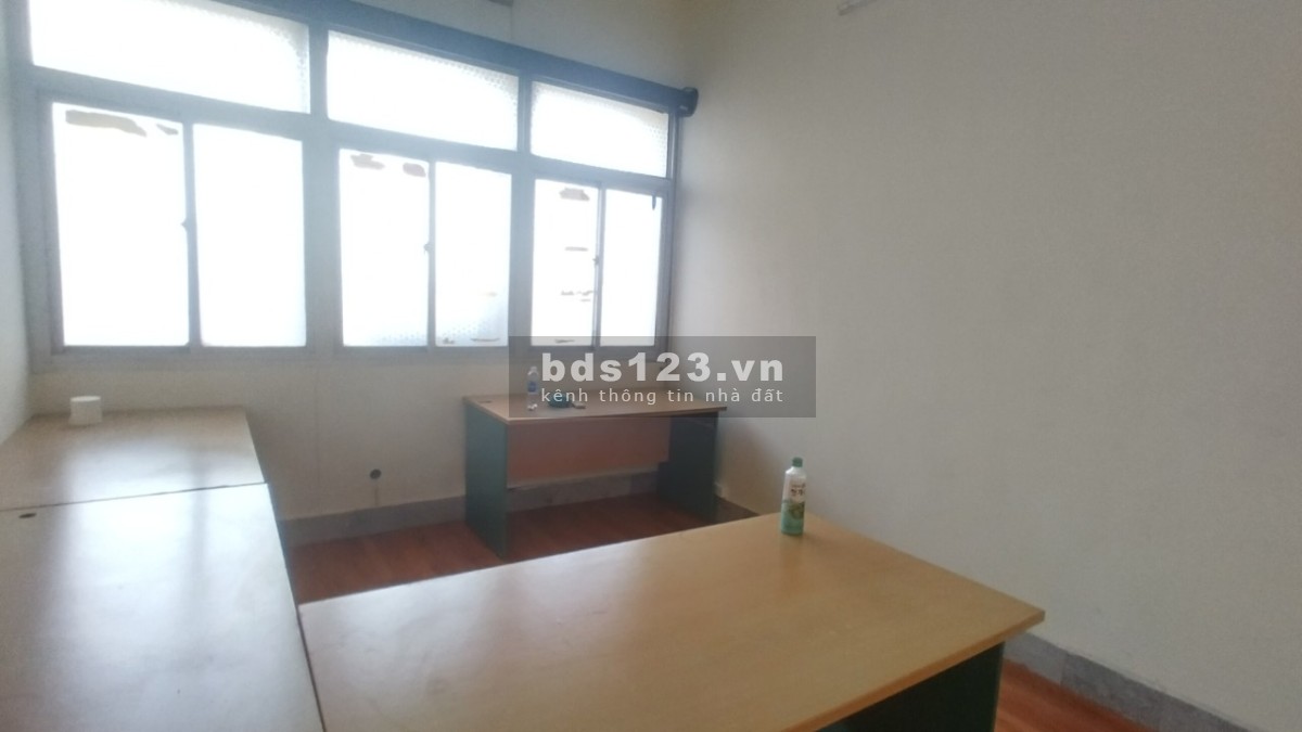Cho thuê phòng 22m2 ở Láng Hạ. Điện rẻ 3400 mỗi số, làm việc 24h có bảo vệ.