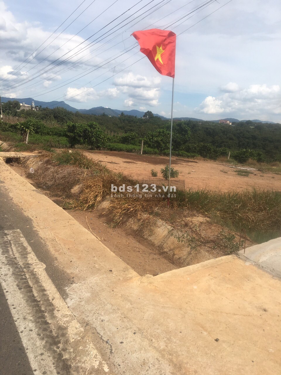 CẦN GẤP : Bán lô đất trục chính đường Liên Xã Hòa Ninh