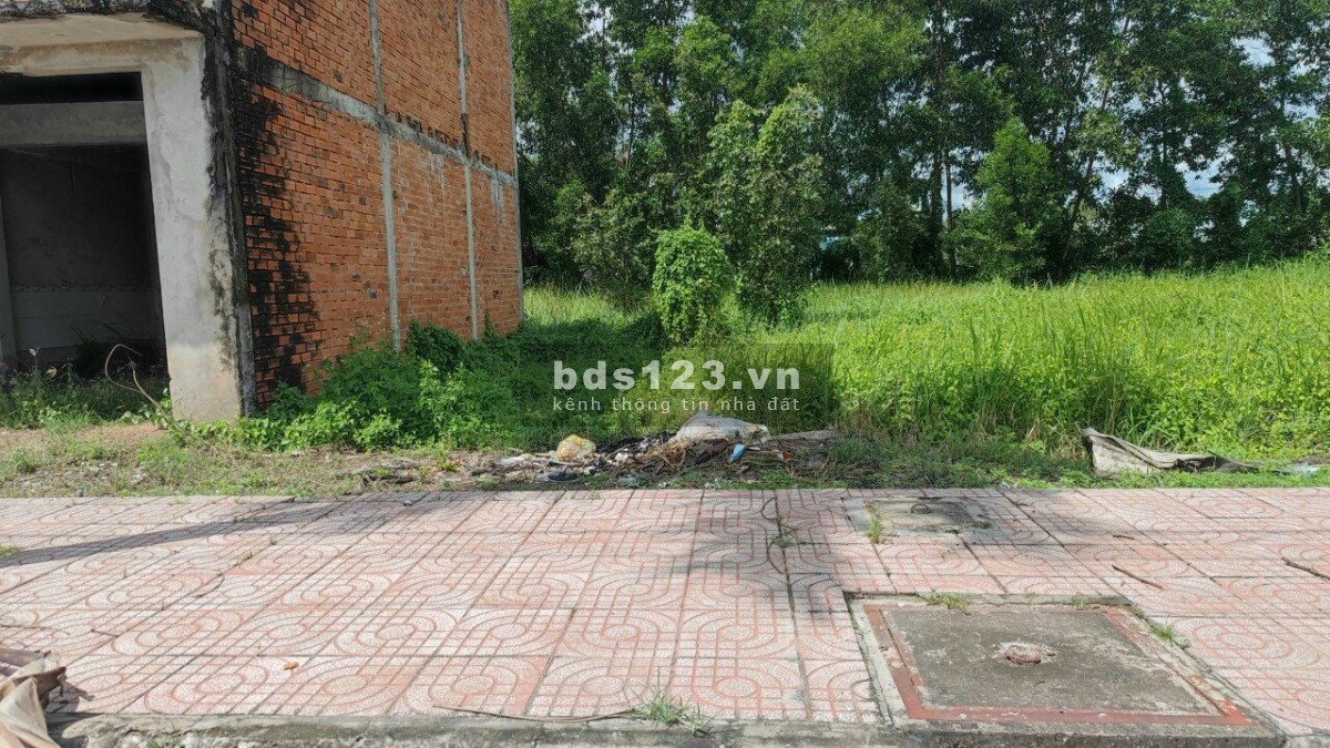 Bán gấp nền đất khu view trực diện Hồ Sen trung tâm. giả chỉ 1ty2 90m2 SHR công chứng ngay