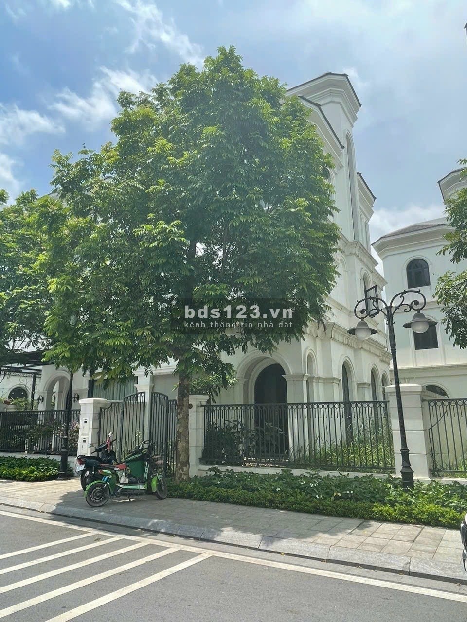 Biệt thự song lập Sao Biển view hồ 27.3 tỷ bao phí Vin Gia Lâm, Hà Nội (0985941715)