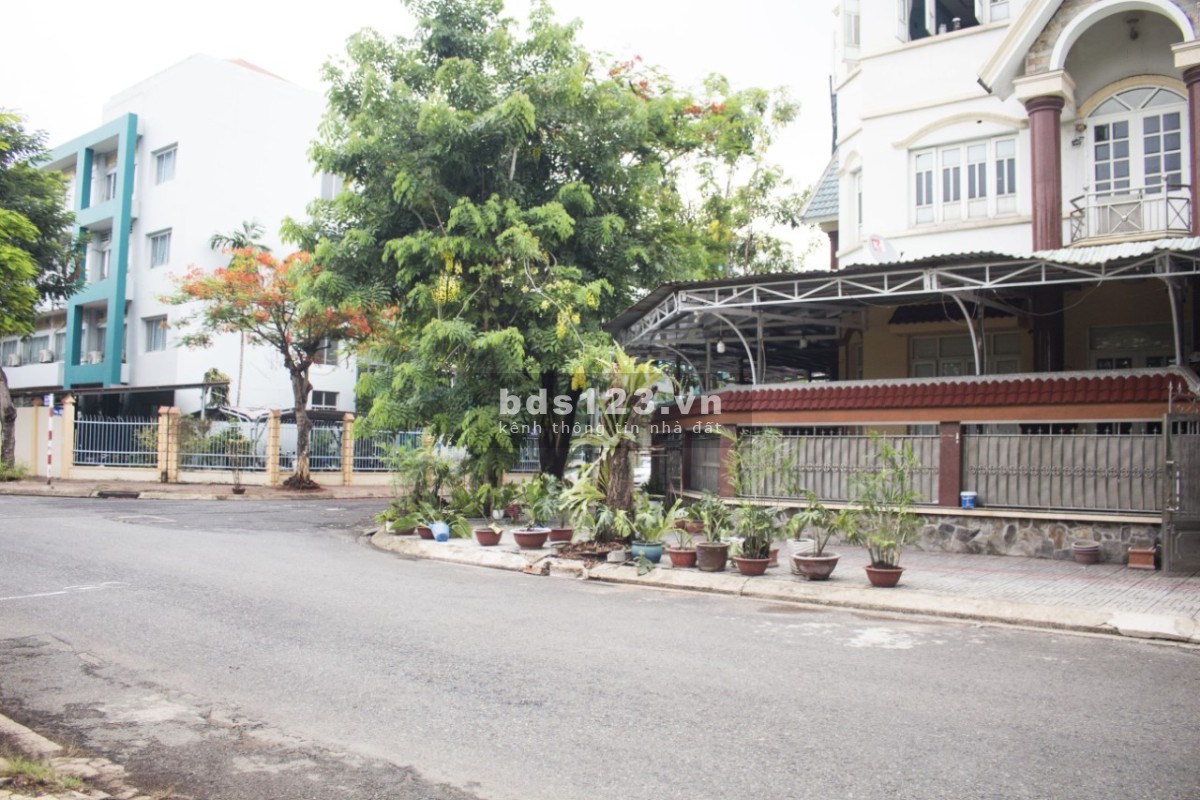 Cho Thuê Mặt bằng đắc địa 250m2 đối diện trường PTTH Tân Phong Q7