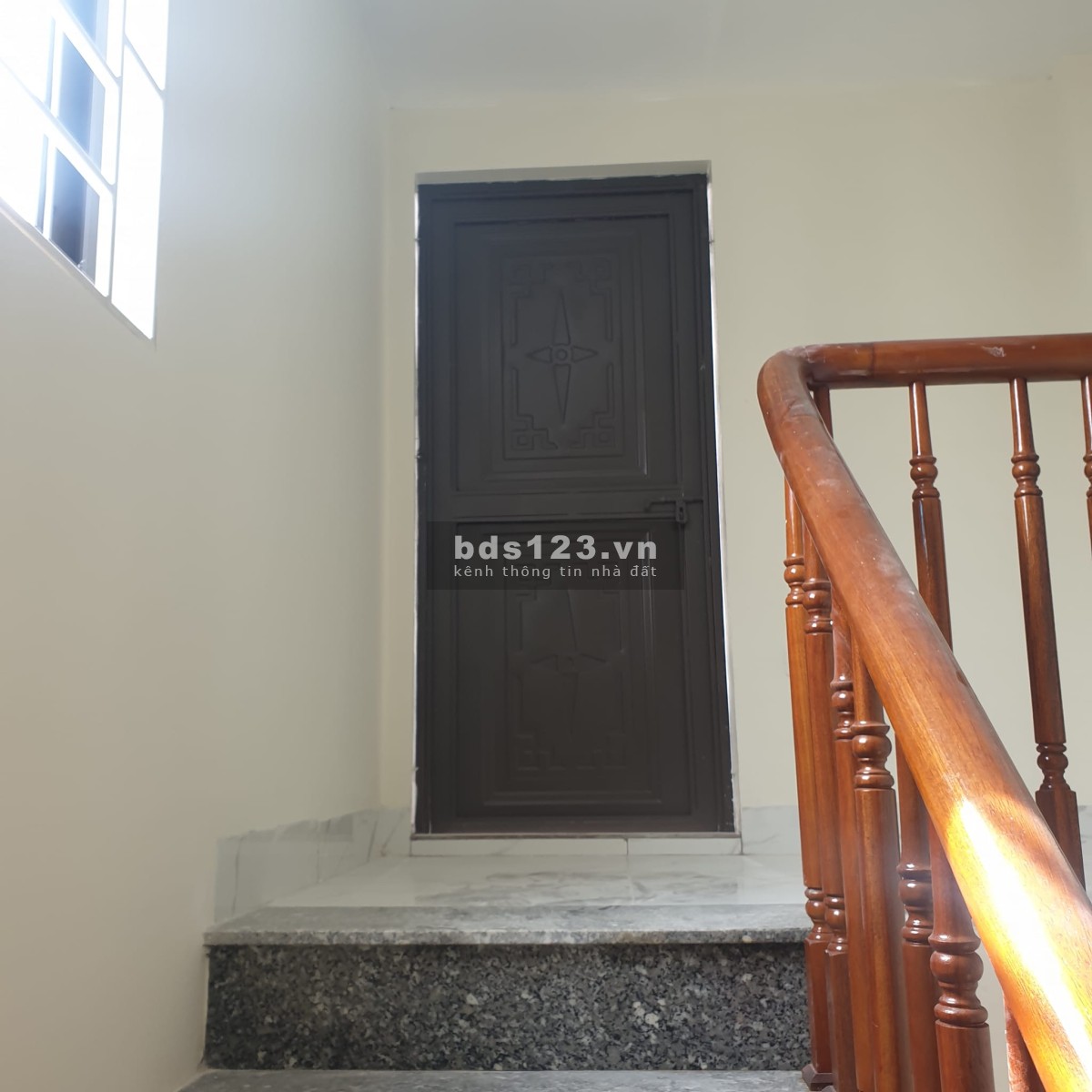 2 tỷ 700 morning vào tận gara. - Diện tích: 47 m2 - Mặt tiền: 3.9 m - Liên hệ: 0963-834-581