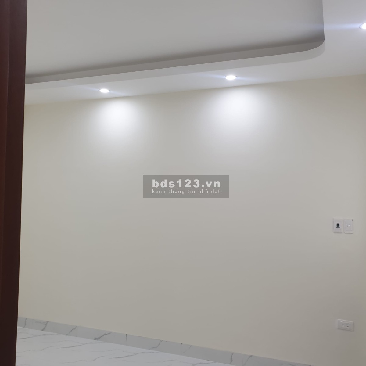 2 tỷ 700 morning vào tận gara. - Diện tích: 47 m2 - Mặt tiền: 3.9 m - Liên hệ: 0963-834-581