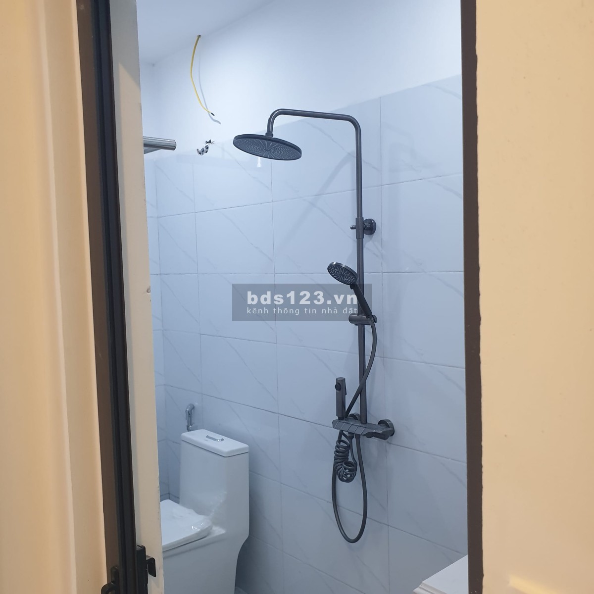 2 tỷ 700 morning vào tận gara. - Diện tích: 47 m2 - Mặt tiền: 3.9 m - Liên hệ: 0963-834-581