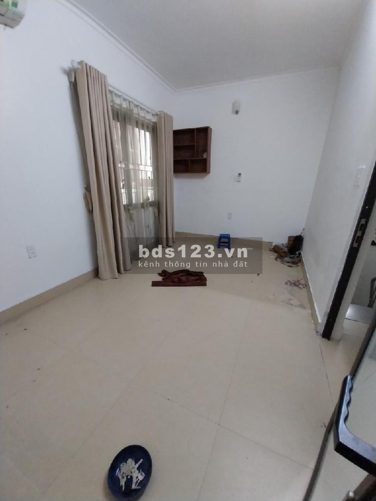 Bán nhà gần chợ Ngọc Thuỵ, Long Biên, cách oto 7m, nhà dân xây, 40m2, 3 tầng, giá: 4.3 tỷ