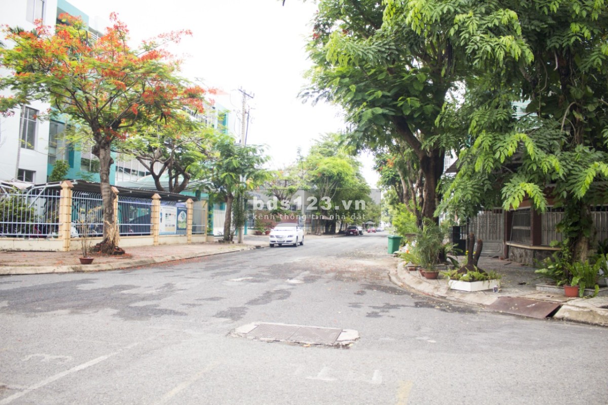 Cho Thuê Mặt bằng đắc địa 250m2 đối diện trường PTTH Tân Phong Q7