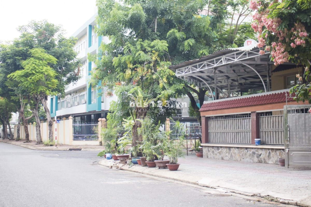 Cho Thuê Mặt bằng đắc địa 250m2 đối diện trường PTTH Tân Phong Q7